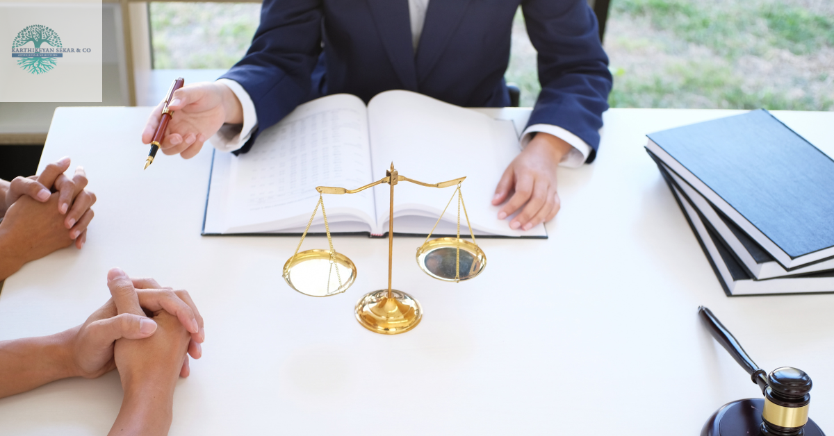 How A Commercial Real Estate Lawyer Helps in Transactions